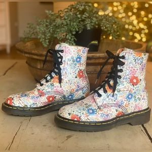 Dr. Martens White Meadow Floral Smooth Leather Combat Boots - Size 4